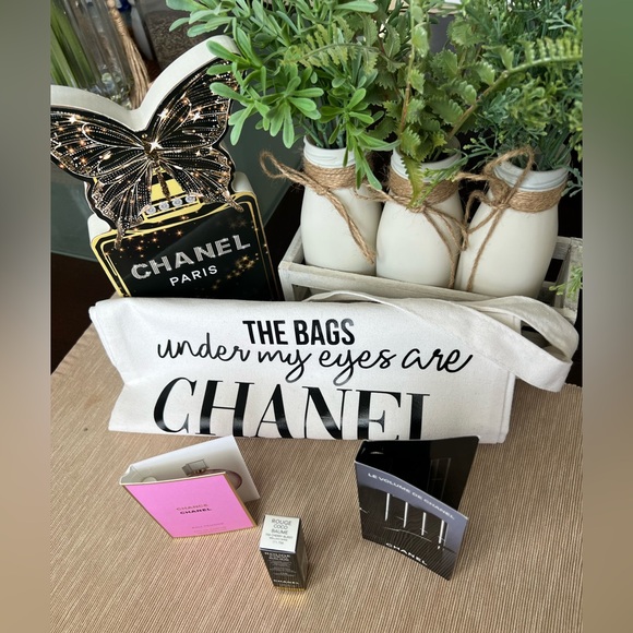 Chanel Makeup and Unbranded Tote - Picture 1 of 16